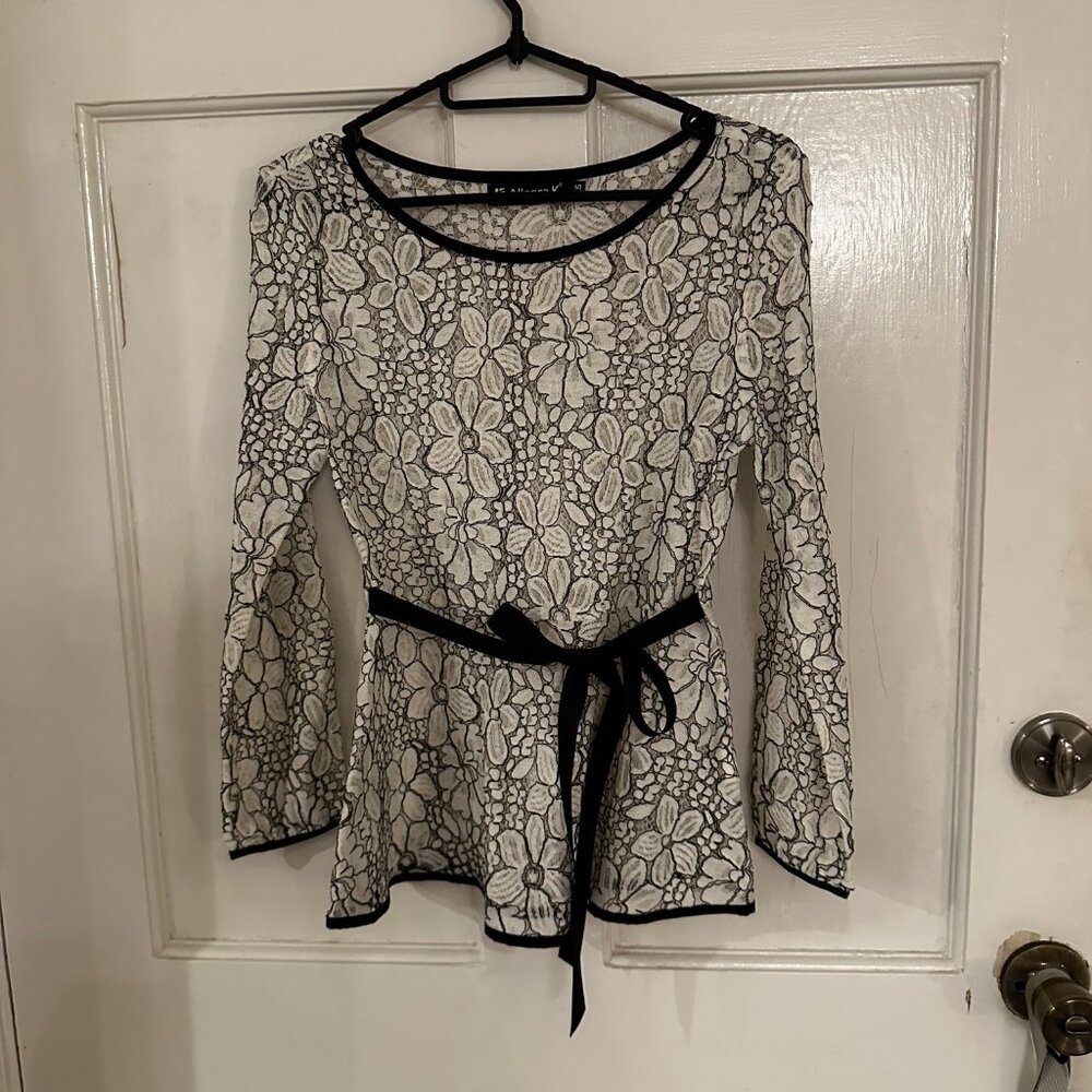 Cute & feminine Lace top